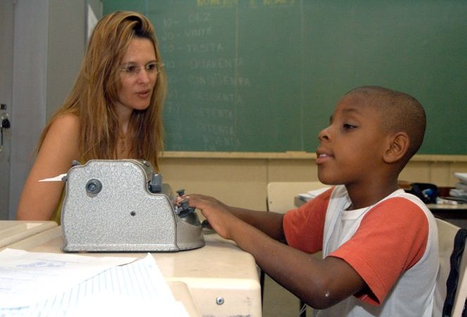 MEC vai criar base de dados para cadastrar estudantes com deficiência no Brasil